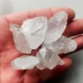Natural raw white crystal rough stones chunk for healing meditation chakra decoration display. - Size 3-5cm (50g)