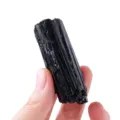Natuurlijke zwarte toermalijn kristal ruwe steen specimen mineraal helende decor - 30-50g