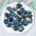 Natural labradorite heart crystals, polished blue flash palm stones, crystal mineral specimen. - 1-2CM