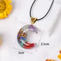 Pendentif Lune Orgone en Cristal Coloré Collier en Résine avec Cordon Noir Variante - Style Lune / Avec Cordon en Cuir Noir