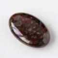 Natürlicher Kristall-Palmstein, polierter ovaler Massagestein für Handspiel und Wellness. - Drachenblutstein / Ca. 5-6 cm