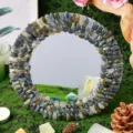 Espejo decorativo redondo hecho a mano con piedras de labradorita para maquillaje de mesa. - Labradorita