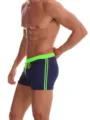 Detailansicht der Herren Nylon Badeshorts mit neongrünen Bündchen und praktischen Seitenstreifen. - M / Unterteile / Grün