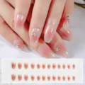 Uñas postizas blush con pedrería, elegante set de manicura acrílica para mujeres. - Uñas postizas color rubor con estrás