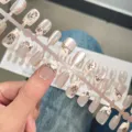 Uñas postizas hechas a mano con diseño cat-eye dorado, elegantes uñas removibles para manicura DIY. - 03