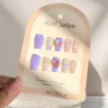 Paarse set kunstnagels met vlinders en strass-steentjes voor charmante stijl - Stijl 1