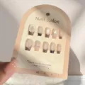 Franse cat-eye nepnagels, elegante glinsterende kunstnagelset met parels voor dames. - Stijl 4