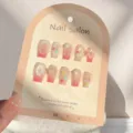 Unghie finte fatte a mano con effetto cat-eye sfumato, decori floreali e fiocco, variante. - Stile 7