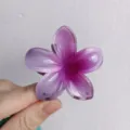 6cm mov klampsa mallion me plumeria louloudi gia omorfes gynakes kai kotsides kai - 6cm Μεσαίο / Γοητευτικό μωβ