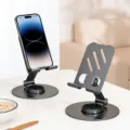 Detailansicht des 360-grad drehbaren Metall Handy- und Tablet-Ständers mit stabilem Fuß. - Universelles Modell