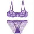Lila sexy Spitzen BH und Höschen Set Detailansicht mit feinem floralen Muster und Trägern. - 70B / Set / Lila