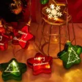 Guirnalda de luces LED de Navidad con colgantes coloridos de estrellas y árboles festivos. - Estrellas de Navidad galvanizadas / 3m 20 Luces a Batería