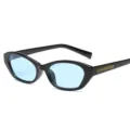 Modische schwarze Sonnenbrille mit hellblauen Gläsern für stilvolle Streetwear und Freizeit. - Schwarzer Rahmen Blaue Gläser