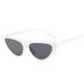 Occhiali da sole cat eye bianchi moda donna tendenza lenti triangolari stile chic ed elegante. - Montatura bianca lente grigie