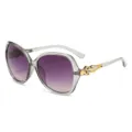 Gafas de sol de moda para mujer con lentes degradadas moradas y patillas doradas con pedrería. - Marco Gris Transparente Lentes Grises Degradados