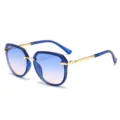 Gafas de sol poligonales azules elegantes para mujer, varillas metálicas, protección UV exterior. - Marco Azul Lente Degradado Azul Rosa