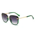 Gafas de sol elegantes para mujer con un hermoso degradado verde y detalles metálicos dorados. - Montura Verde Lentes Degradado Púrpura