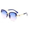 Modische Damen Sonnenbrille mit blauem Farbverlauf und luxuriösen goldenen Bügeln. - Blauer Rahmen Blau-Rosa Linsen