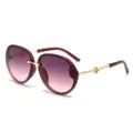 Gafas de sol ovaladas de moda para mujer con degradado y varillas doradas de trébol. - Montura Morada Lentes Degradados Morados