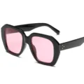 Schicke Oversize-Sonnenbrille mit rosa Gläsern und schwarzem eckigen Rahmen für Damen. - Schwarzer Rahmen Rosa Gläser