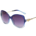 Modische Damen Sonnenbrille mit blauem Farbverlauf, groem Rahmen und Strass-Bügeln. - Blauer Verlaufsrahmen