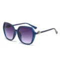 Modische Damen Quadratische Sonnenbrille mit Farbverlauf Gläsern elegante Streetwear Hauptbild. - Blauer Rahmen Verlaufsgraue Gläser