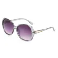 Damen Vintage Mode Sonnenbrille mit grauem transparentem Rahmen und lila Farbverlauf. - Durchscheinender Grauer Rahmen Verlaufsgraue Gläser