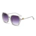 Transparente Quadratische Sonnenbrille mit lila Verlaufsgläsern und Strassblumen-Bügeln. - Grauer Rahmen Grauer Verlaufsglas