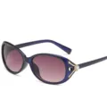 Damen Mode Sonnenbrille mit Farbverlauf Gläsern und elegantem Strass Blumen Dekor. - Blauer Rahmen Roter Verlauf