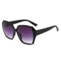 Lunettes de soleil géométriques oversize pour femmes avec verres dégradés et motifs. - Monture Carrée (2568) / Monture Noire Double Verre Gris