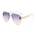 Gafas de sol sin montura elegantes con lentes degradadas, patillas blancas y detalles dorados. - Blanco Roto