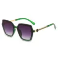 Große quadratische Sonnenbrille für Damen mit grünem transparentem Rahmen und Metallbügeln. - Grüner Rahmen / Doppelgrau