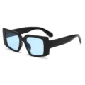 Occhiali da sole quadrati alla moda con montatura nera e lenti azzurre per ogni giorno. - Montatura Nera Lenti Blu