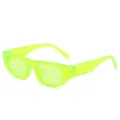 Neon-grüne Vintage-Sonnenbrille mit dicken Rahmen und modischem Retro-Stil für draußen. - Fluoreszierend Grüner Rahmen Grüne Gläser