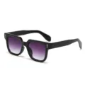 Modische schwarze quadratische Sonnenbrille mit lila Farbverlauf und Metalldolch Dekor im Alltag - Glänzend Schwarz Rahmen Doppel Grau Gläser