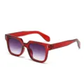 Modische rote Sonnenbrille mit lila Verlaufsgläsern und Metalldolch Scharnierakzenten. - Weinroter Rahmen Grau Verlaufsgläser