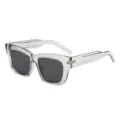 Modische transparente Sonnenbrille in Grau mit dunklen Gläsern für optimalen Sonnenschutz. - Durchscheinender grauer Rahmen Graues Glas