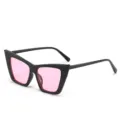 Gafas de sol de ojo de gato de moda con montura negra y unas elegantes lentes rosas. - Montura Negro Brillante Lentes Rosas