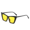 Modische schwarze Katzenauge-Sonnenbrille mit auffallend gelben Gläsern für den Alltag. - Glänzender schwarzer Rahmen Gelbe Linse