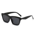 Klassische schwarze Sonnenbrille für Damen und Herren mit starkem UV-Schutz und Stil. - Schwarzer Rahmen Graue Gläser
