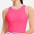 Top deportivo corto rosa con ribetes acanalados a rayas de contraste, detalle de chaleco fitness. - S / Tops / Rosa Eléctrico