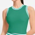 Top deportivo verde para mujer con ribetes, ideal para yoga, fitness y entrenamiento. - S / Tops / Verde Loto con Blanco
