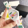 Stijlvol wit siliconen quartz horloge met kleurrijke geometrische wijzerplaat details. - Wit