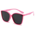Simpatici occhiali da sole per bambini con montatura quadrata rosa alla moda e lenti nere. - Montatura Rosso Rosa Gambe Rosa