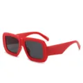 Rote klobige quadratische Sonnenbrille im koreanischen Stil für Sommerreisen UV-Schutz. - Roter Rahmen Graue Gläser