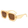 Modische klobige quadratische Sonnenbrille für Damen mit transparentem Rahmen und braunen Gläsern. - Hellbrauner Rahmen Braune Gläser