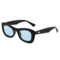 Modische schwarze Sonnenbrille mit hellblauen Gläsern im ovalen Retro-Design für Alltag. - Schwarzer Rahmen Blaue Gläser
