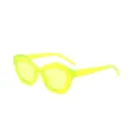 Neon gelbe unregelmässige Katzenaugen Sonnenbrille, trendiges transparentes UV400 Modell. - Fluoreszierendes Grün