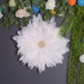 Decorazione da parete appendiabiti in piuma fatta a mano con perline di legno. - Ciondolo Fiore in Piume e Perline di Legno (9145I)