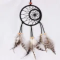Décoration murale attrape-rêves double anneau noir style bohème avec plumes et perles. - 46cm / 8005